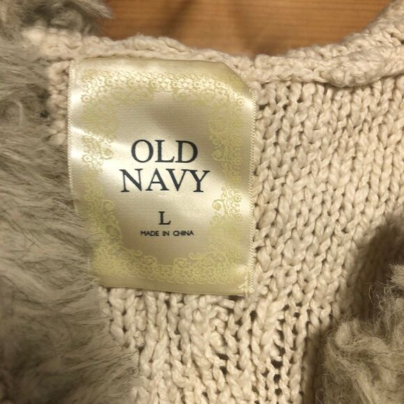 Old Navy Faux Fur Trimmed Hooded Vest, Cable Knit, 2 Button Hoodie SZ Junior L - Picture 5 of 8